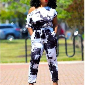 TIE DYE KNIT OFF SHOULDER JUMPSUIT WITH POCKETS.